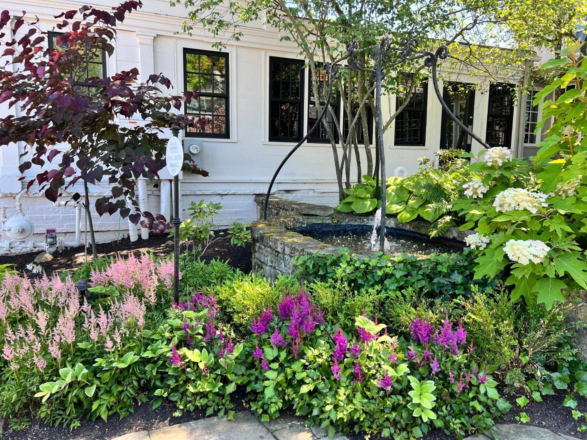 Inn Of Chagrin Chagrin Falls Exterior photo